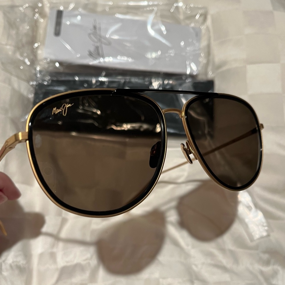 Maui Jim Fair Winds (Gold Matte/Black Gloss Rim)